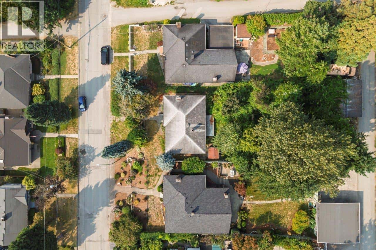 4157 PORTLAND STREET — Burnaby, British Columbia - Photo 2 of 9