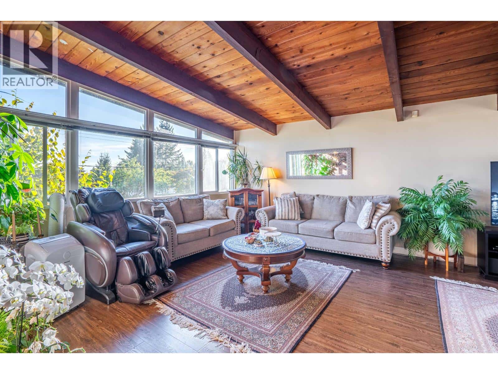 622 CROYDON PLACE — North Vancouver, British Columbia - Photo 2 of 23