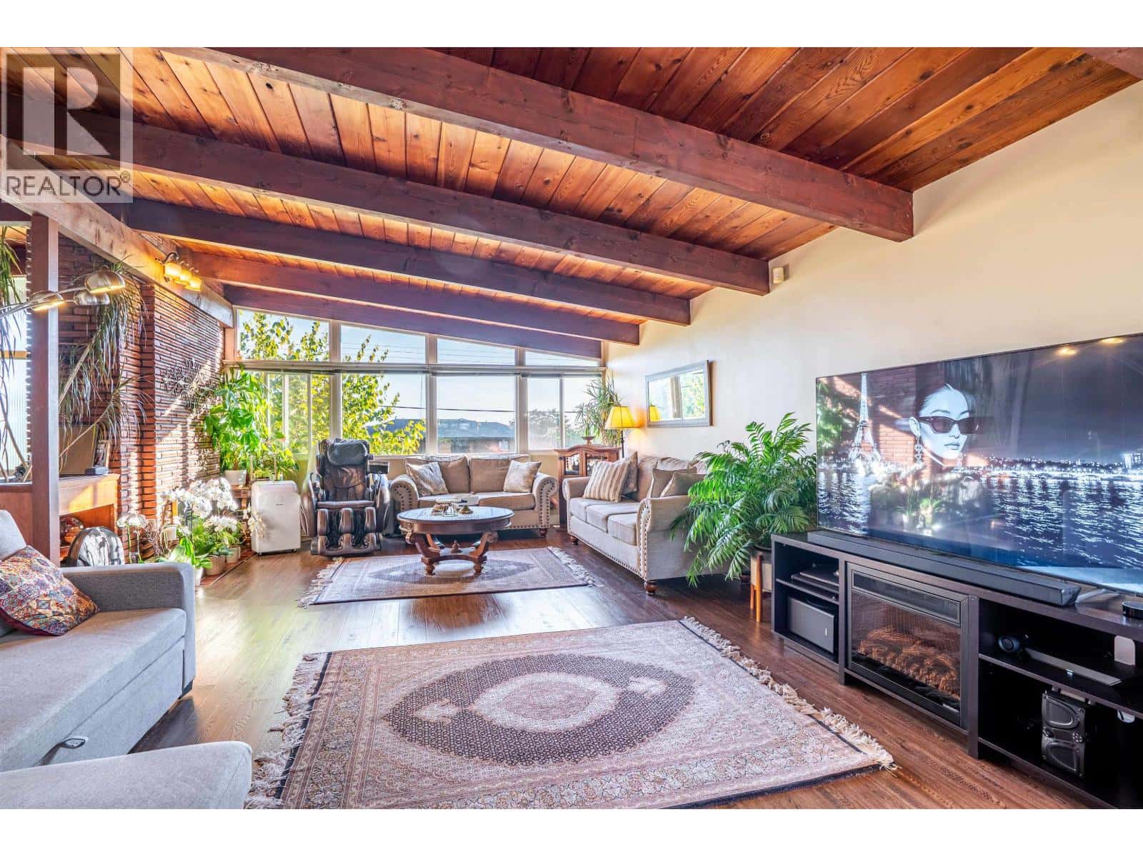 622 CROYDON PLACE — North Vancouver, British Columbia - Photo 3 of 23