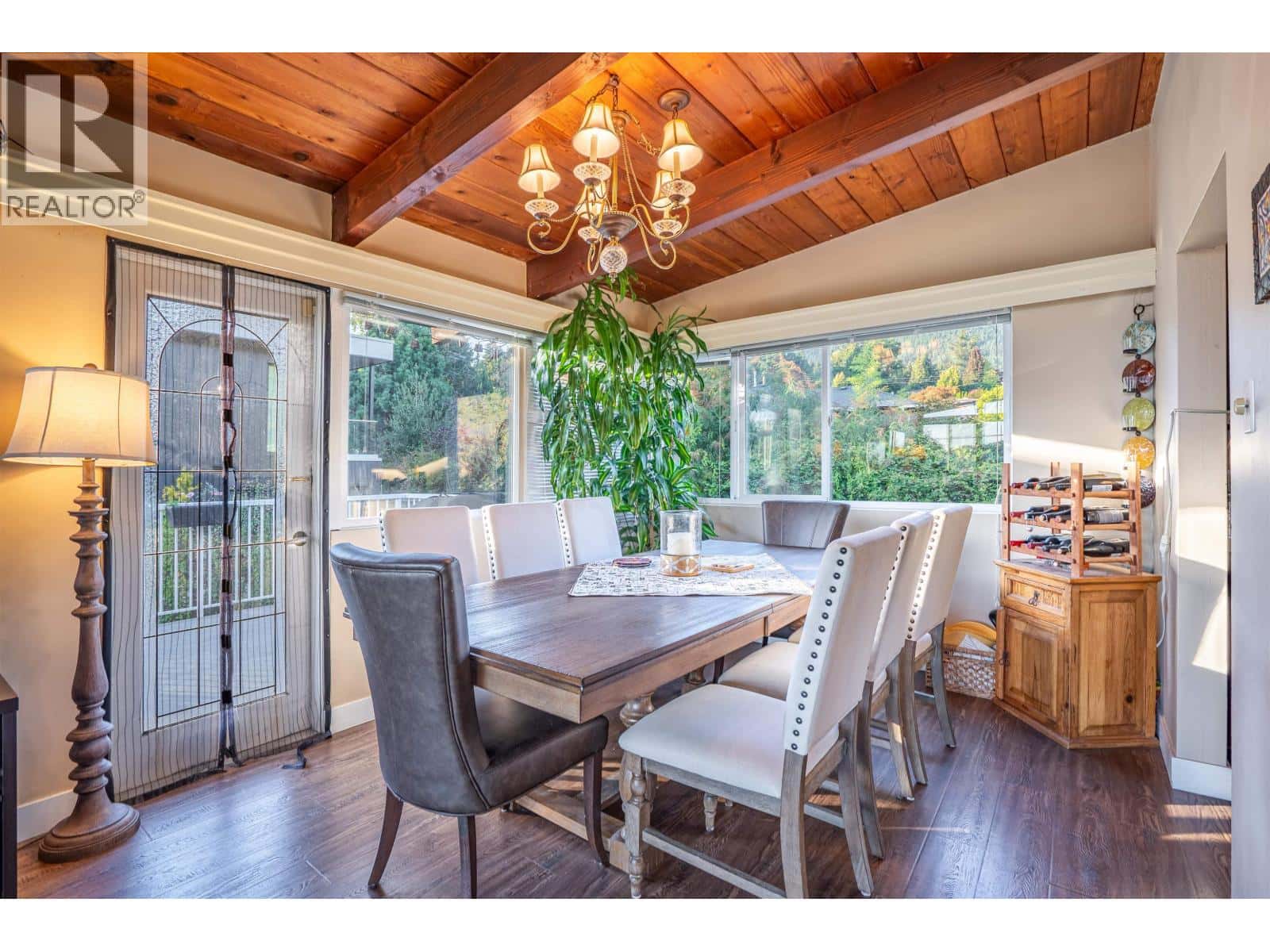 622 CROYDON PLACE — North Vancouver, British Columbia - Photo 4 of 23