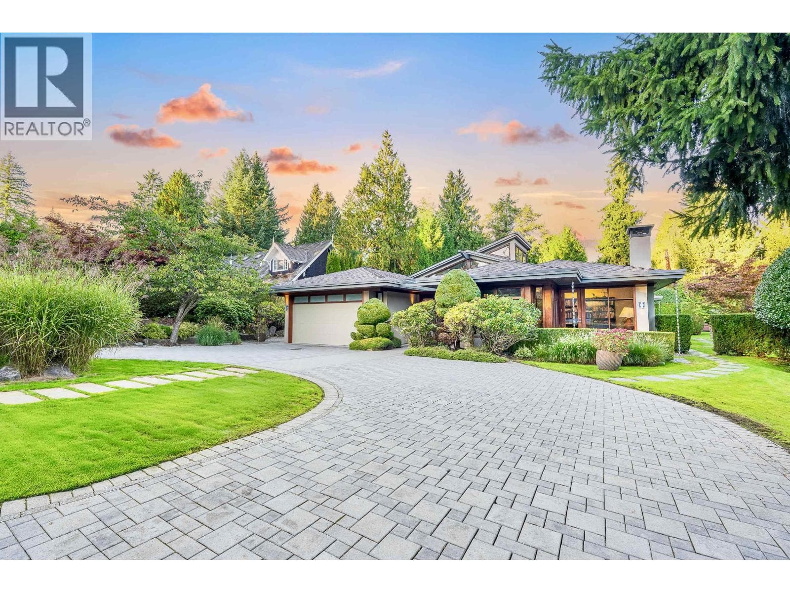 389 MOYNE DRIVE — West Vancouver, British Columbia - Main photo
