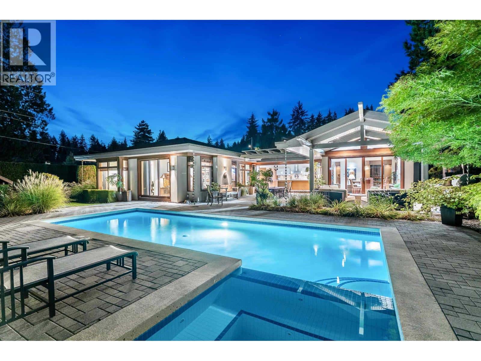 389 MOYNE DRIVE — West Vancouver, British Columbia - Photo 2 of 40