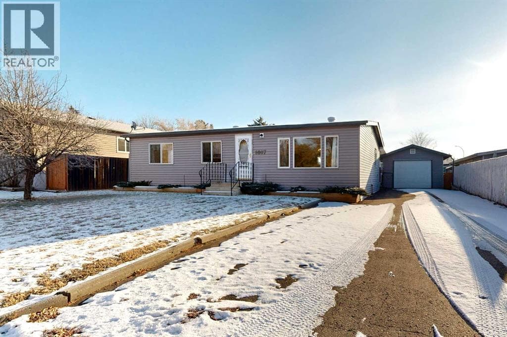 6007 Spruce Drive — Stettler, Alberta - Main photo