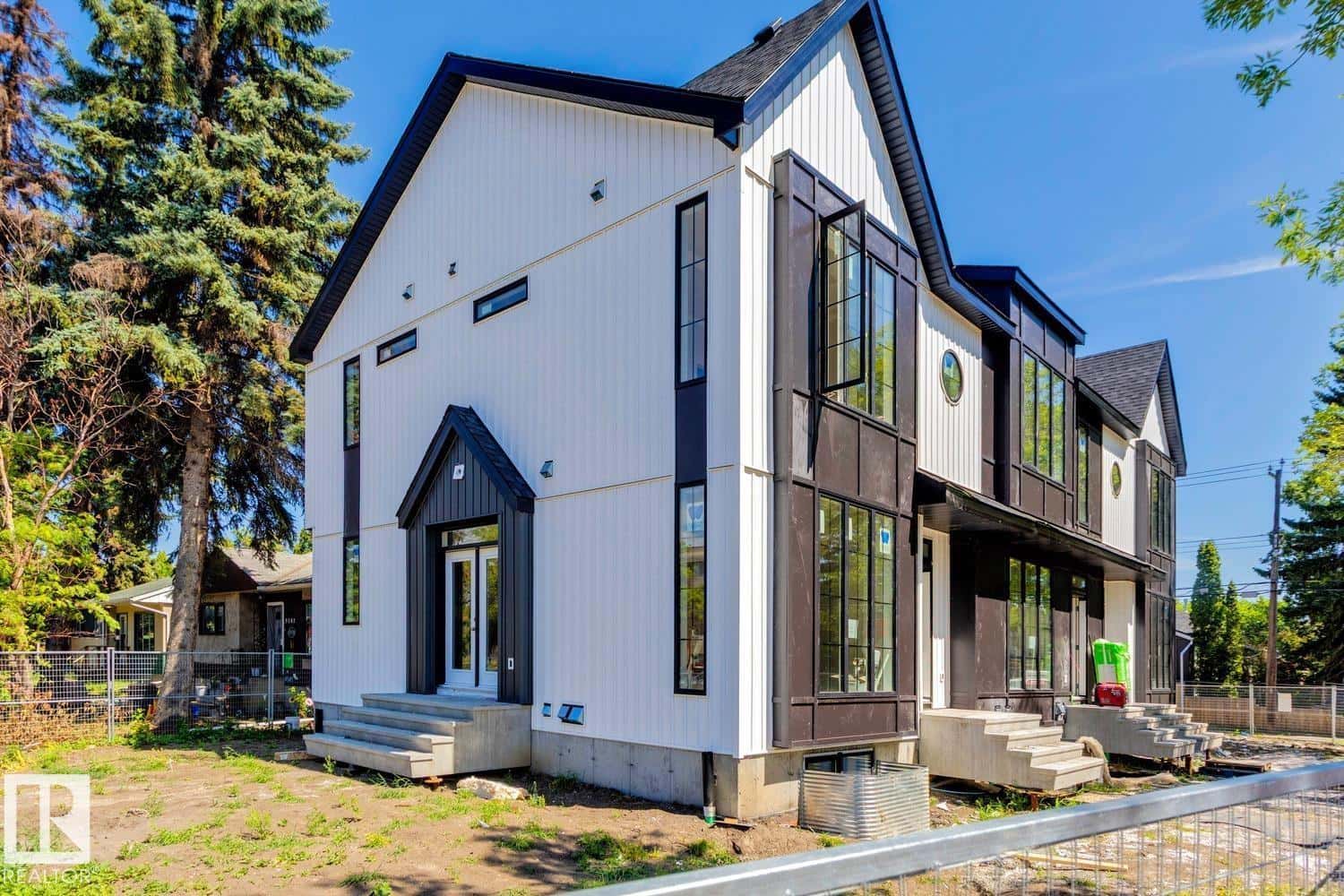 14816 93 AV NW — Edmonton, Alberta - Photo 2 of 5