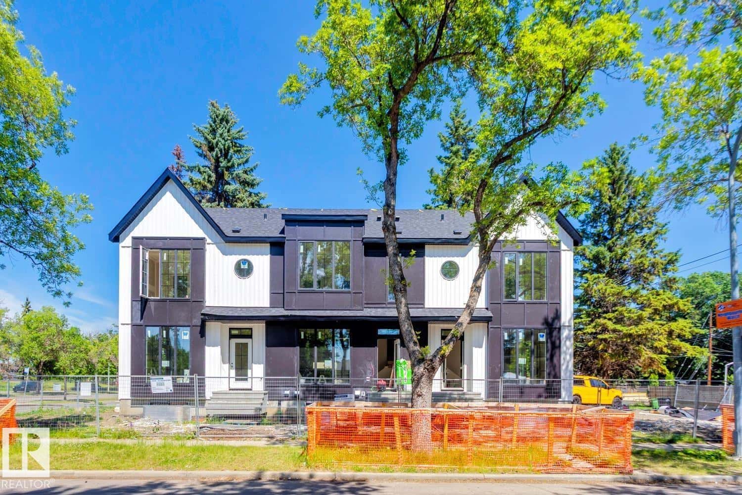 14816 93 AV NW — Edmonton, Alberta - Photo 4 of 5