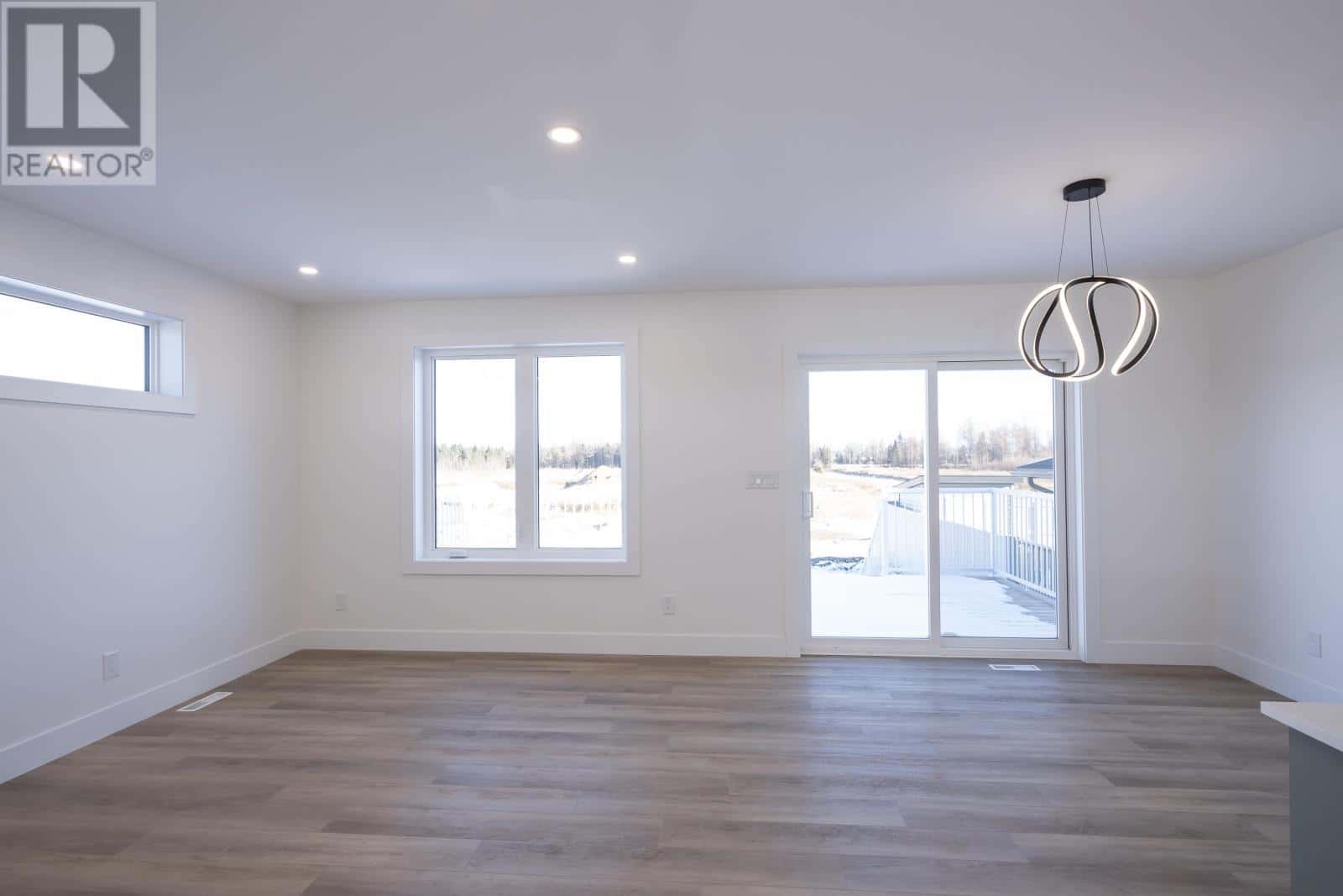 202 Bruin CRES — Thunder Bay, Ontario - Photo 3 of 47