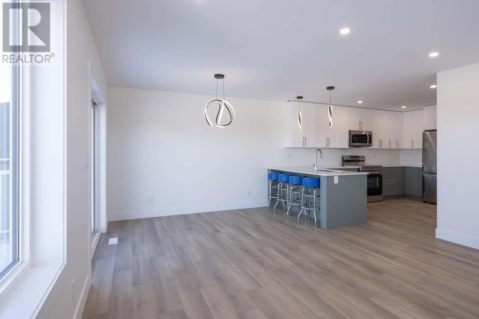 202 Bruin CRES — Thunder Bay, Ontario - Photo 4 of 47