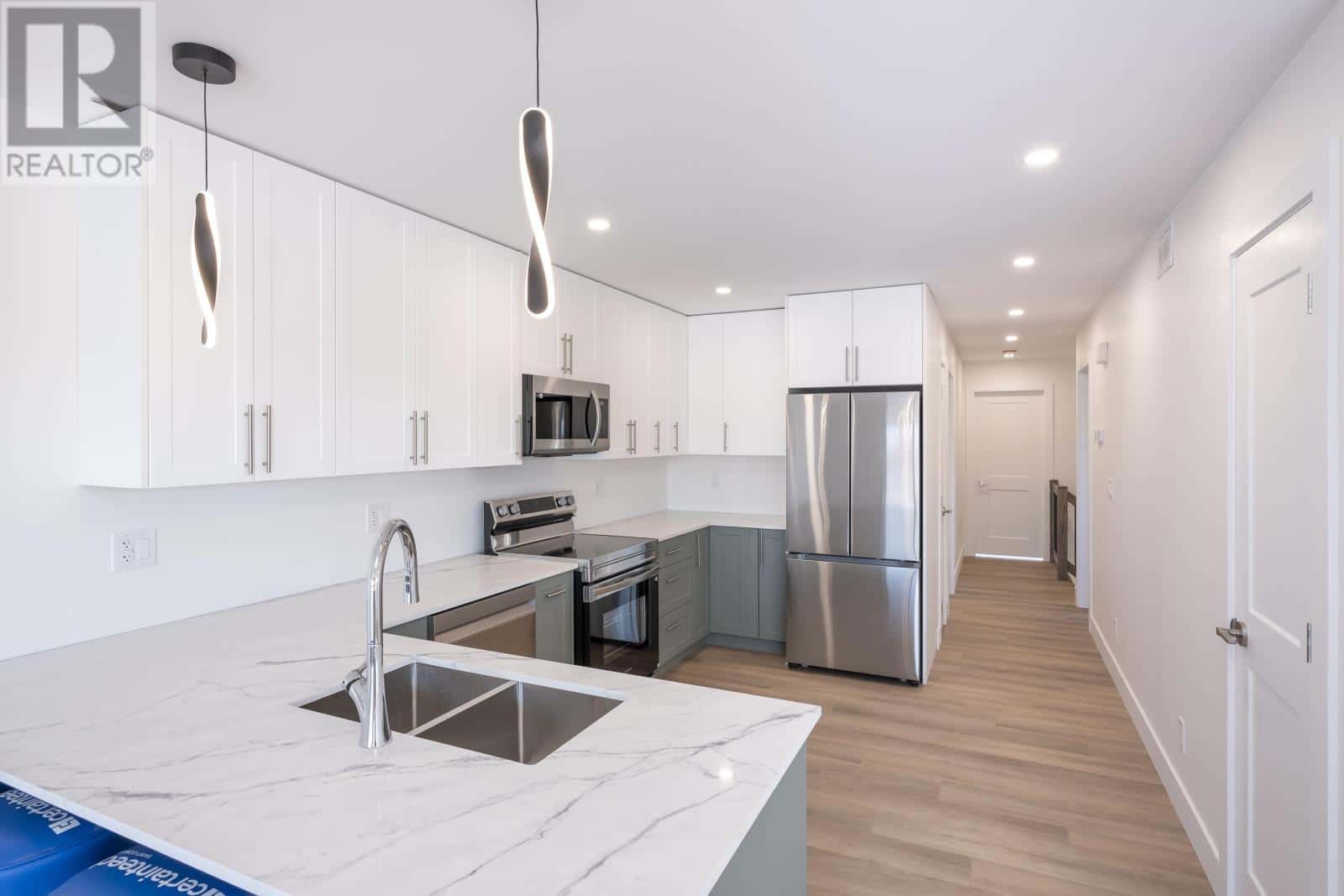 202 Bruin CRES — Thunder Bay, Ontario - Photo 5 of 47