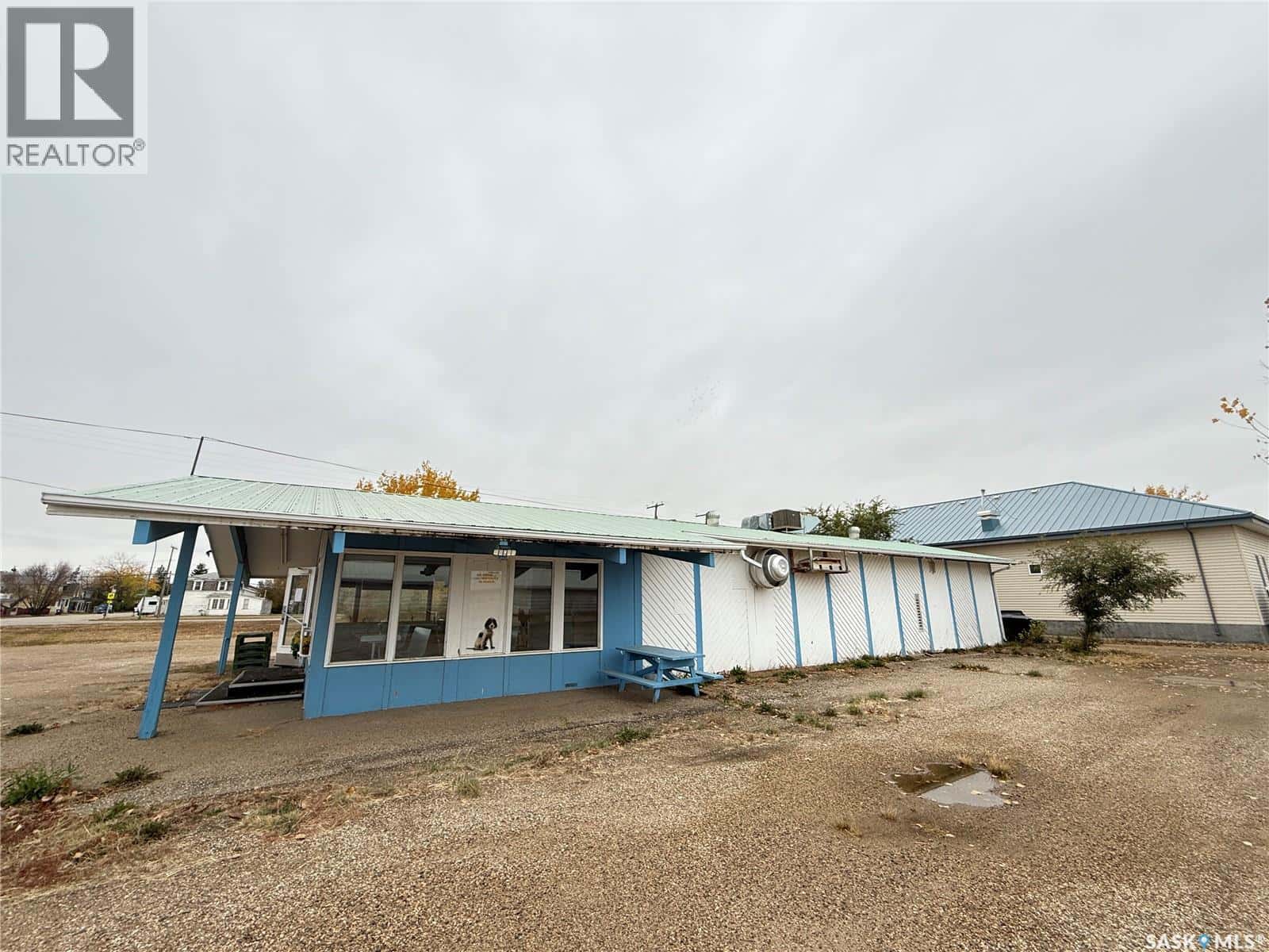 303 1st AVENUE E — Gravelbourg, Saskatchewan - Photo 2 of 26