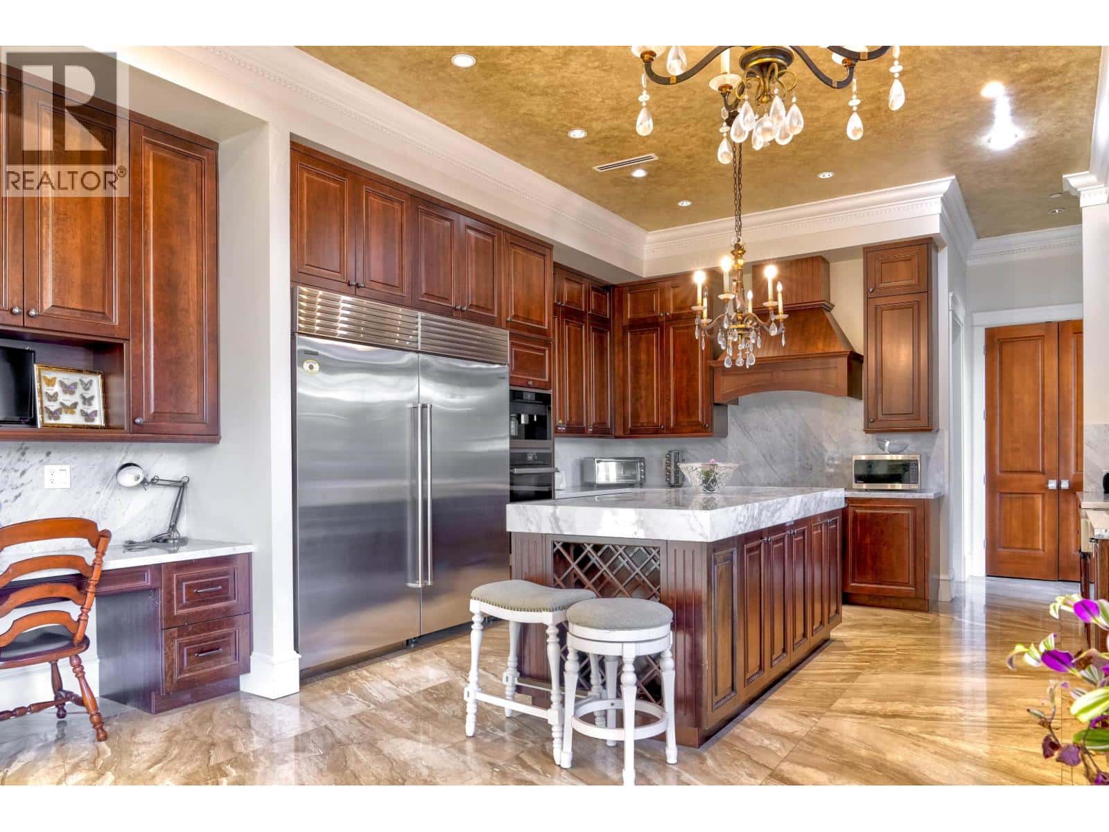 2237 W 37TH AVENUE — Vancouver, British Columbia - Photo 5 of 40