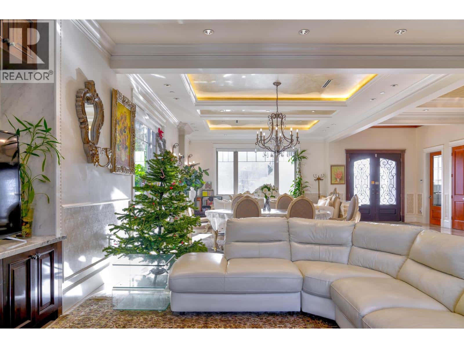 2237 W 37TH AVENUE — Vancouver, British Columbia - Photo 3 of 40