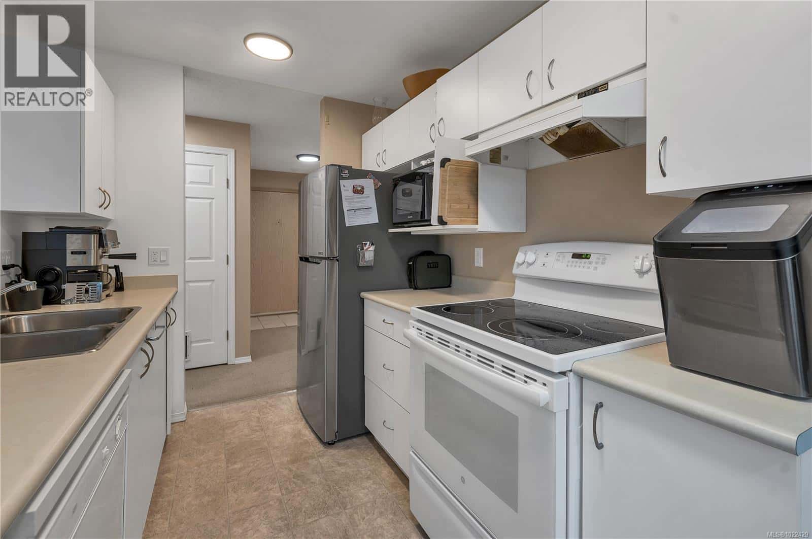 205A 698 Aspen Rd — Comox, British Columbia - Photo 3 of 38