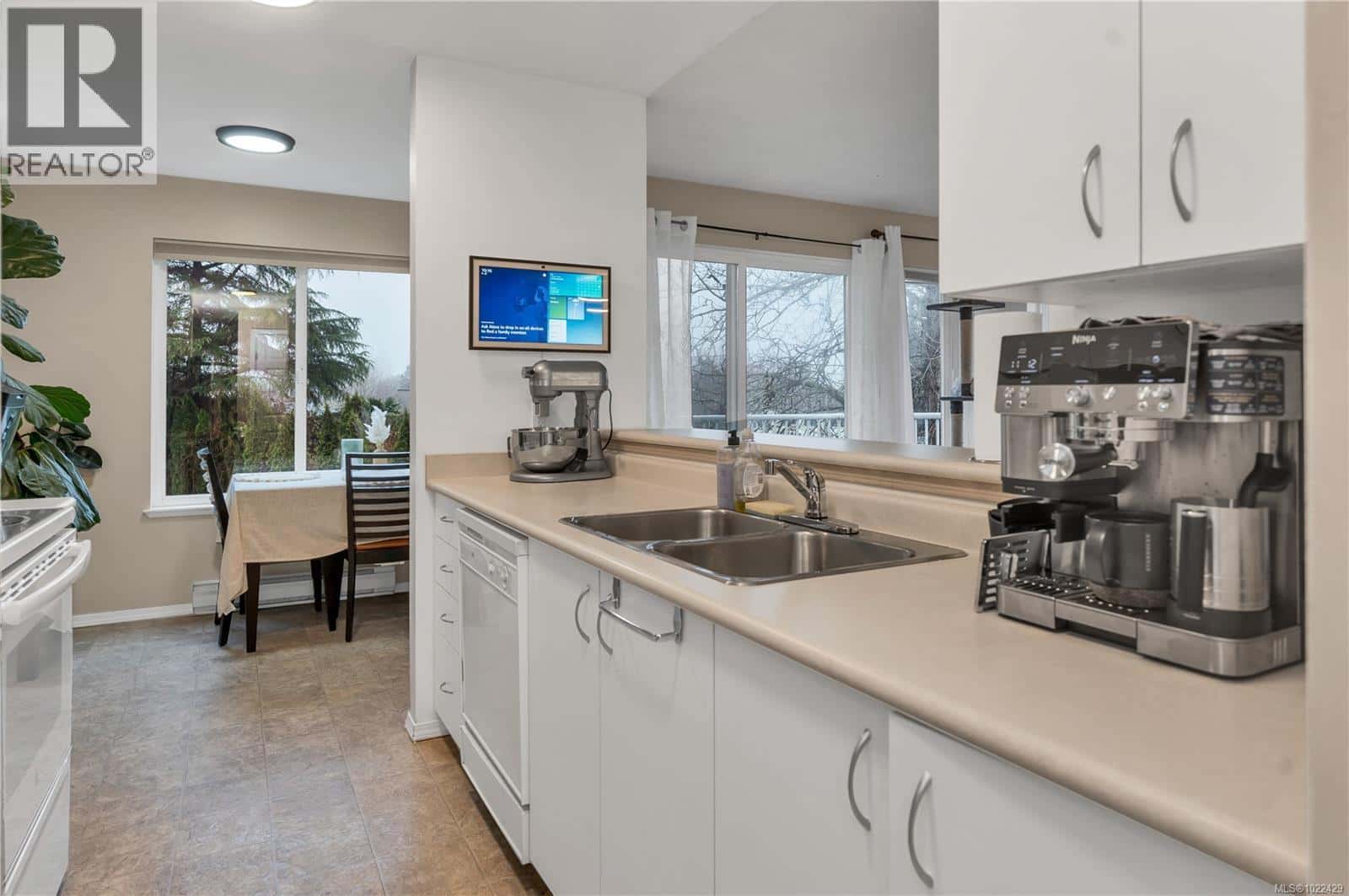 205A 698 Aspen Rd — Comox, British Columbia - Photo 4 of 38