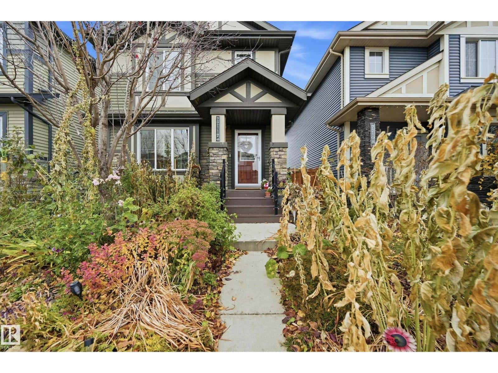 22112 88 AV NW — Edmonton, Alberta - Photo 2 of 57