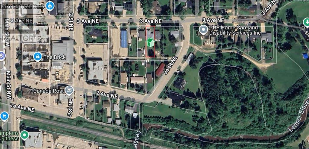 301 3 Avenue NE — Slave Lake, Alberta - Photo 4 of 35