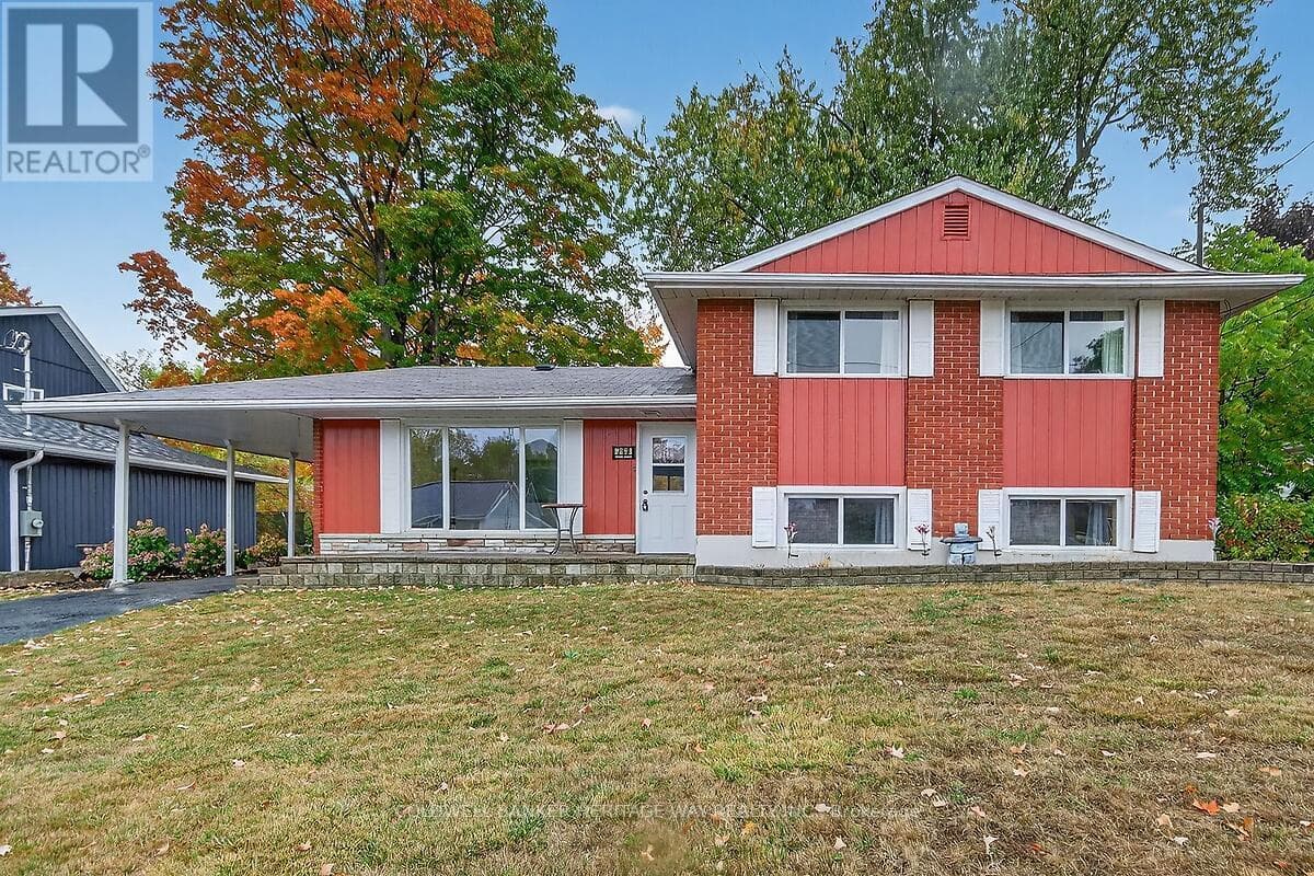 268 OTTAWA STREET — Mississippi Mills, Ontario - Main photo