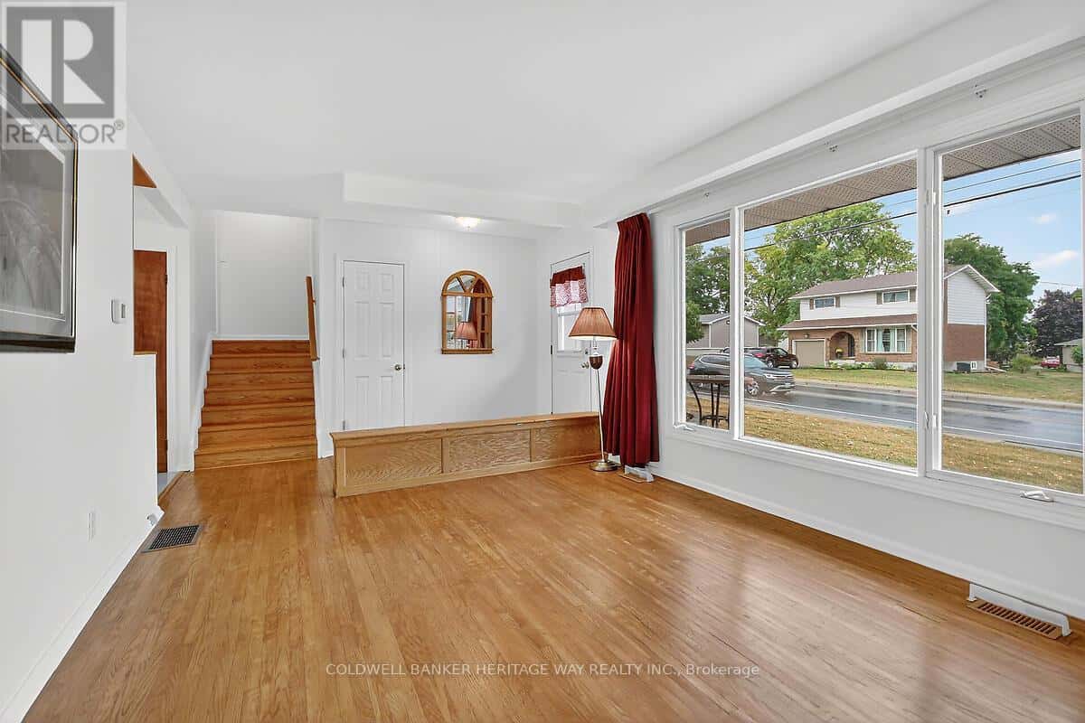 268 OTTAWA STREET — Mississippi Mills, Ontario - Photo 4 of 24