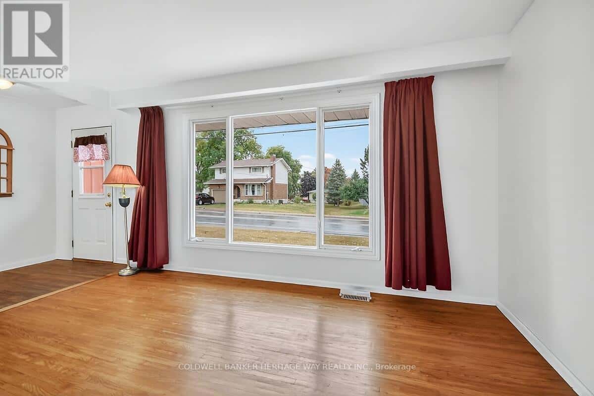 268 OTTAWA STREET — Mississippi Mills, Ontario - Photo 5 of 24