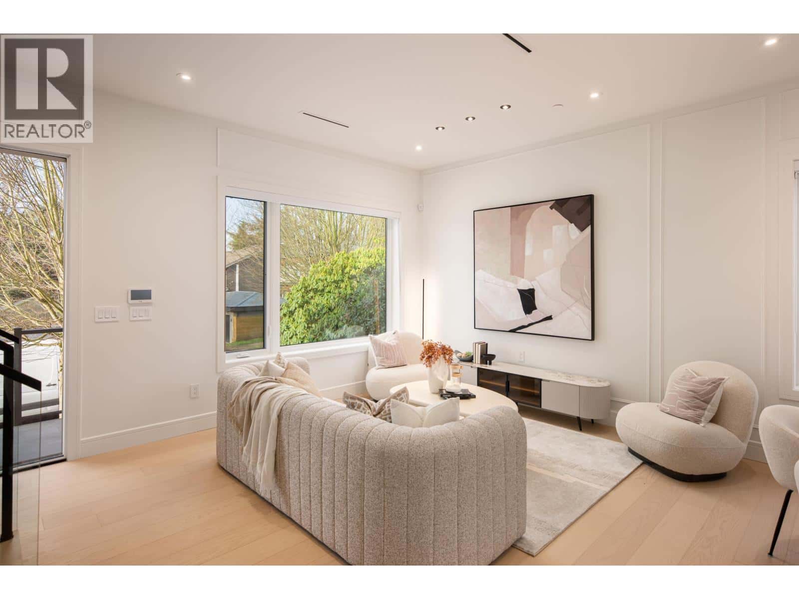 7382 MAPLE STREET — Vancouver, British Columbia - Photo 3 of 35