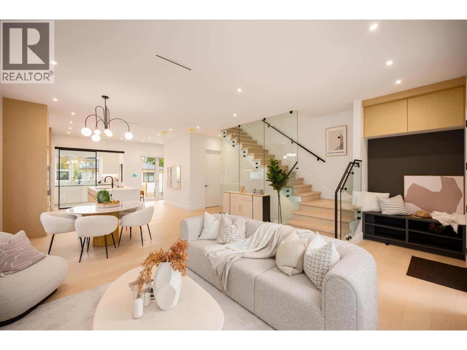 7382 MAPLE STREET — Vancouver, British Columbia - Photo 5 of 35