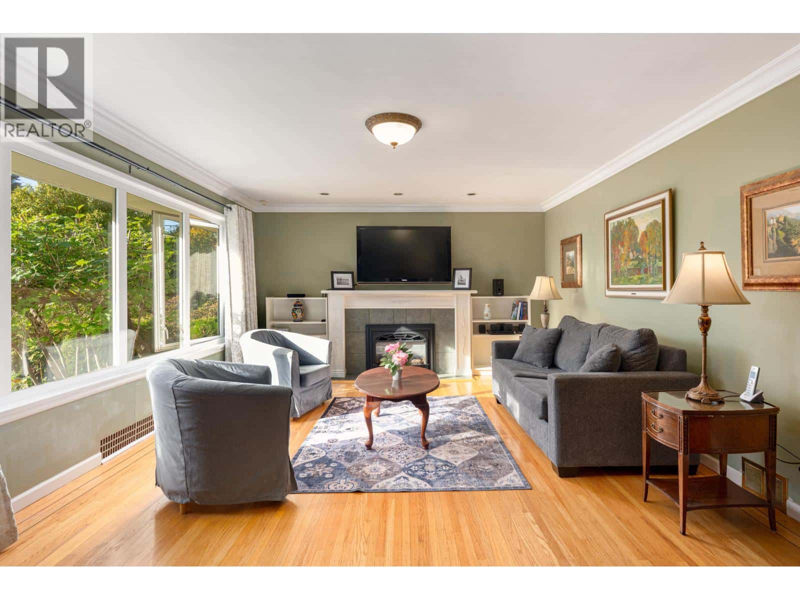 3658 LORAINE AVENUE — North Vancouver, British Columbia - Photo 5 of 35