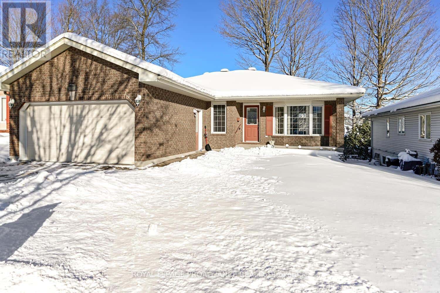 1003 MONTROSE STREET — Brockville, Ontario - Photo 2 of 34