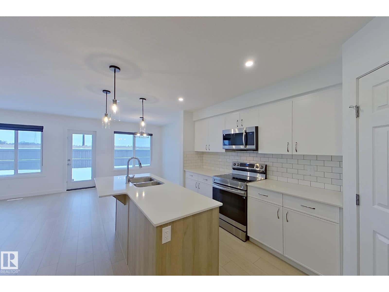 18910 29 AV NW — Edmonton, Alberta - Photo 3 of 42