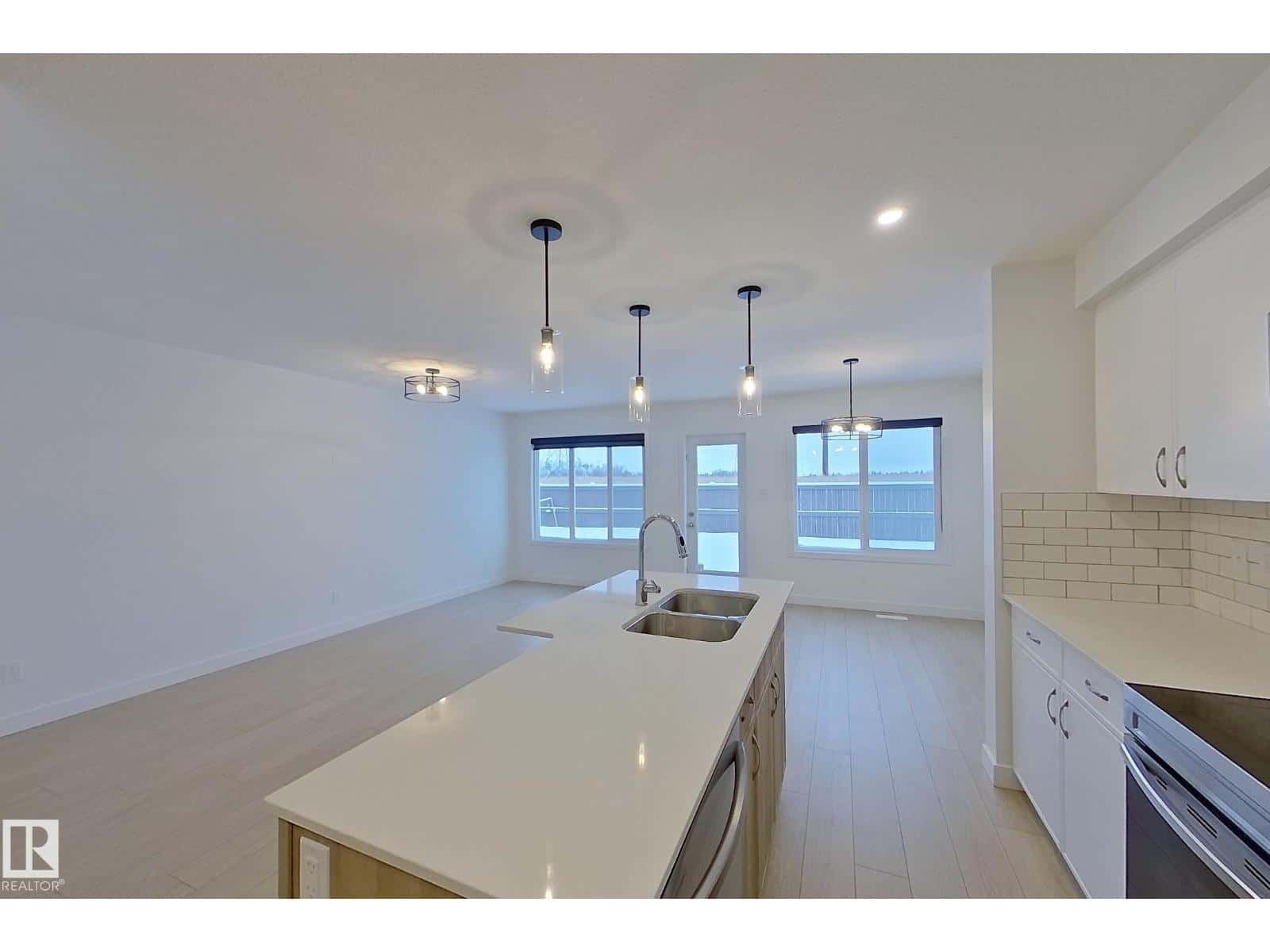 18910 29 AV NW — Edmonton, Alberta - Photo 4 of 42