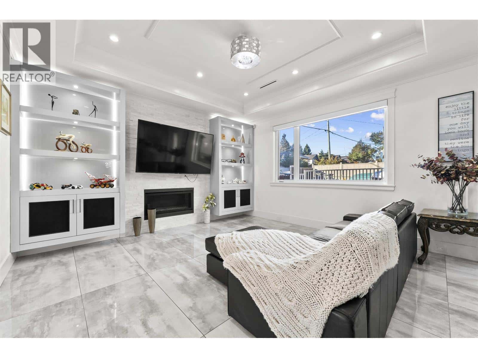 5111 CLINTON STREET — Burnaby, British Columbia - Photo 4 of 24