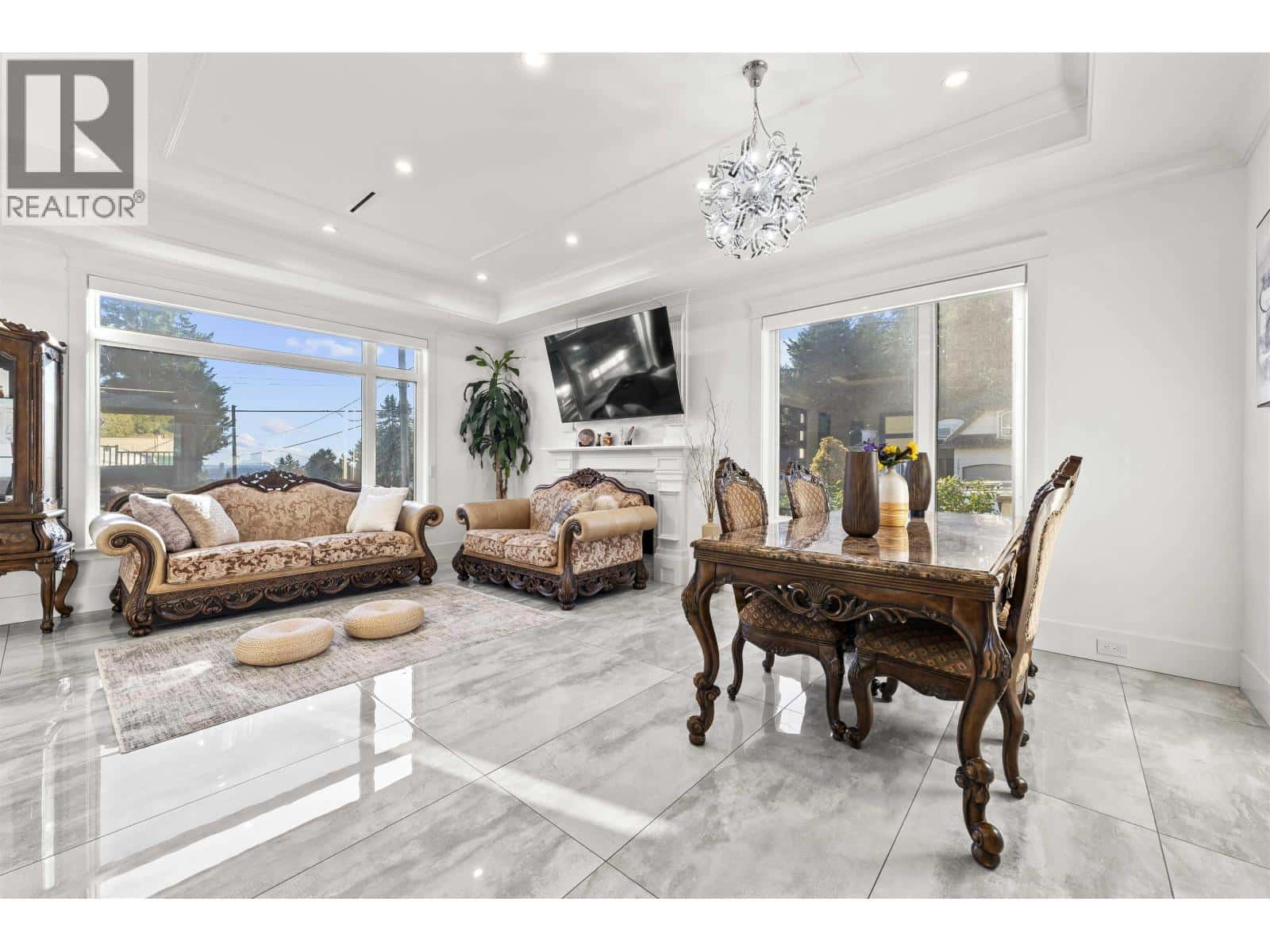 5111 CLINTON STREET — Burnaby, British Columbia - Photo 5 of 24