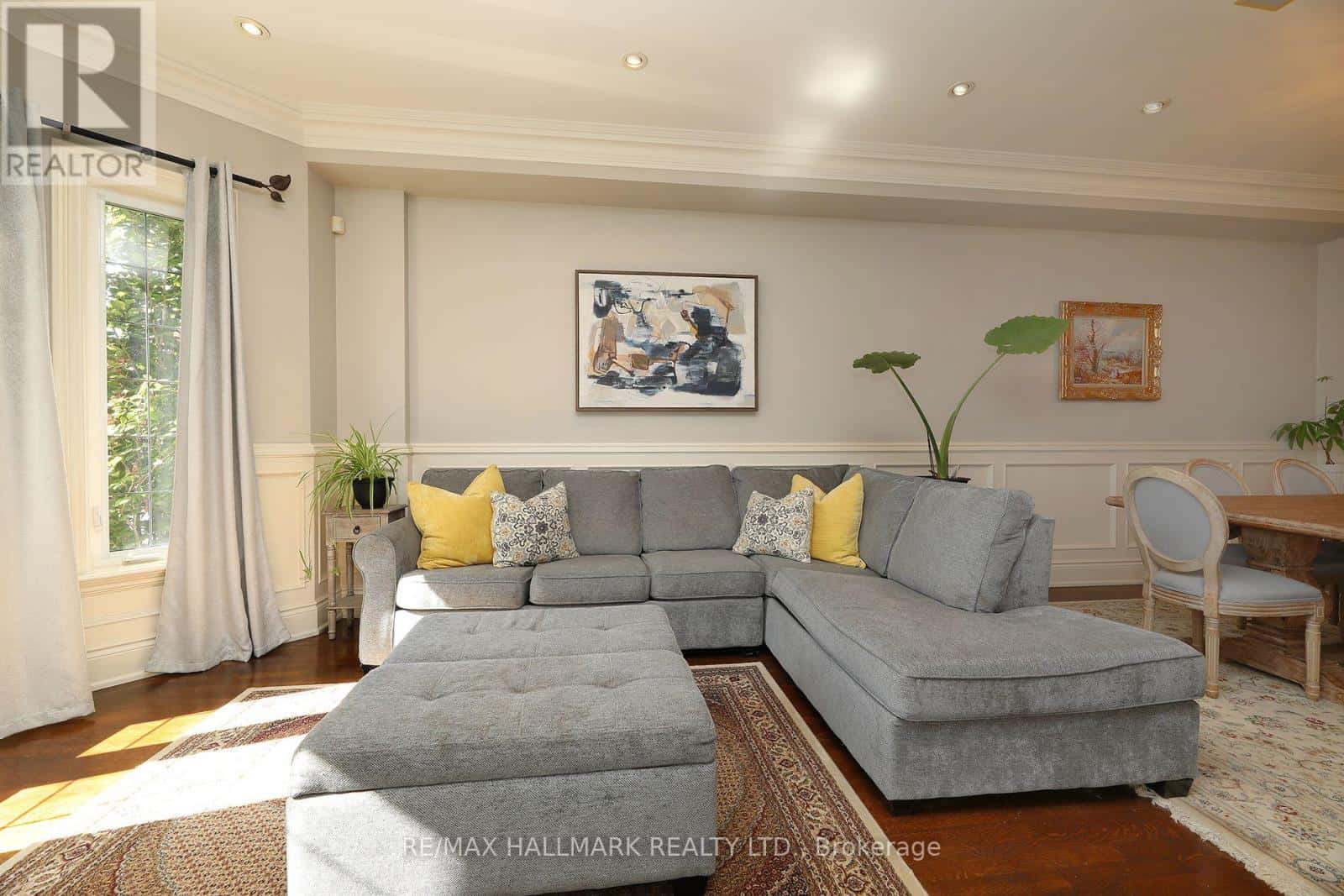 370 DOUGLAS AVENUE — Toronto (Bedford Park-Nortown), Ontario - Photo 4 of 42