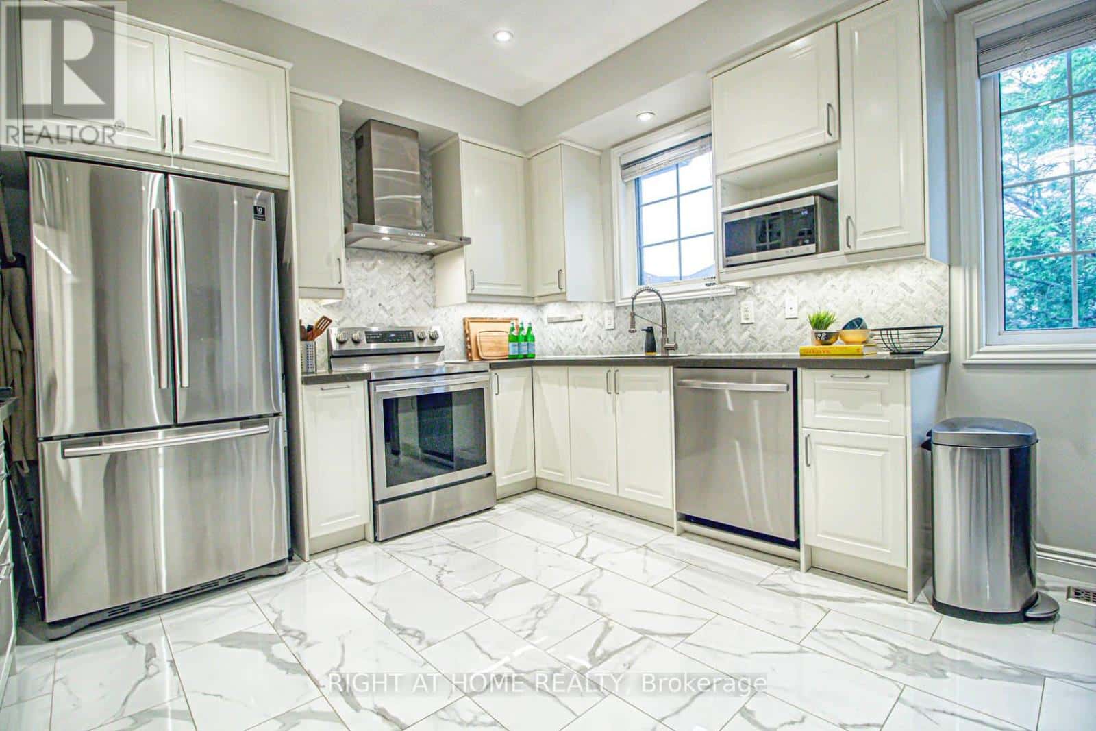 1358 GRANROCK CRESCENT — Mississauga (East Credit), Ontario - Photo 5 of 24