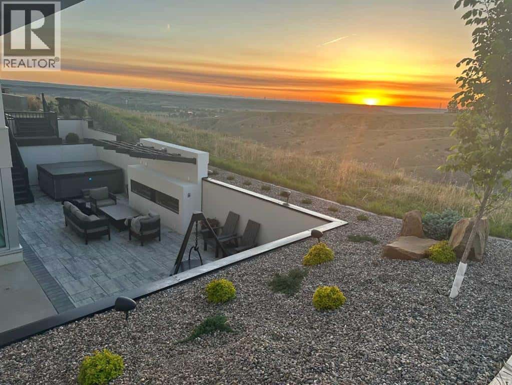 403 Meadow Lark Drive — Rural Lethbridge County, Alberta - Photo 3 of 50