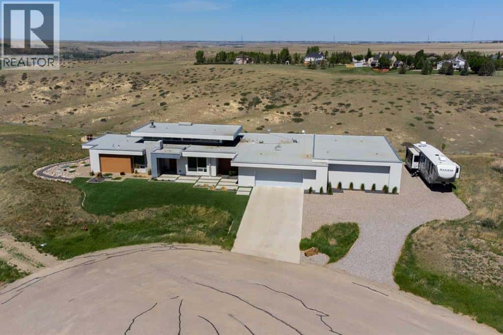 403 Meadow Lark Drive — Rural Lethbridge County, Alberta - Photo 2 of 50