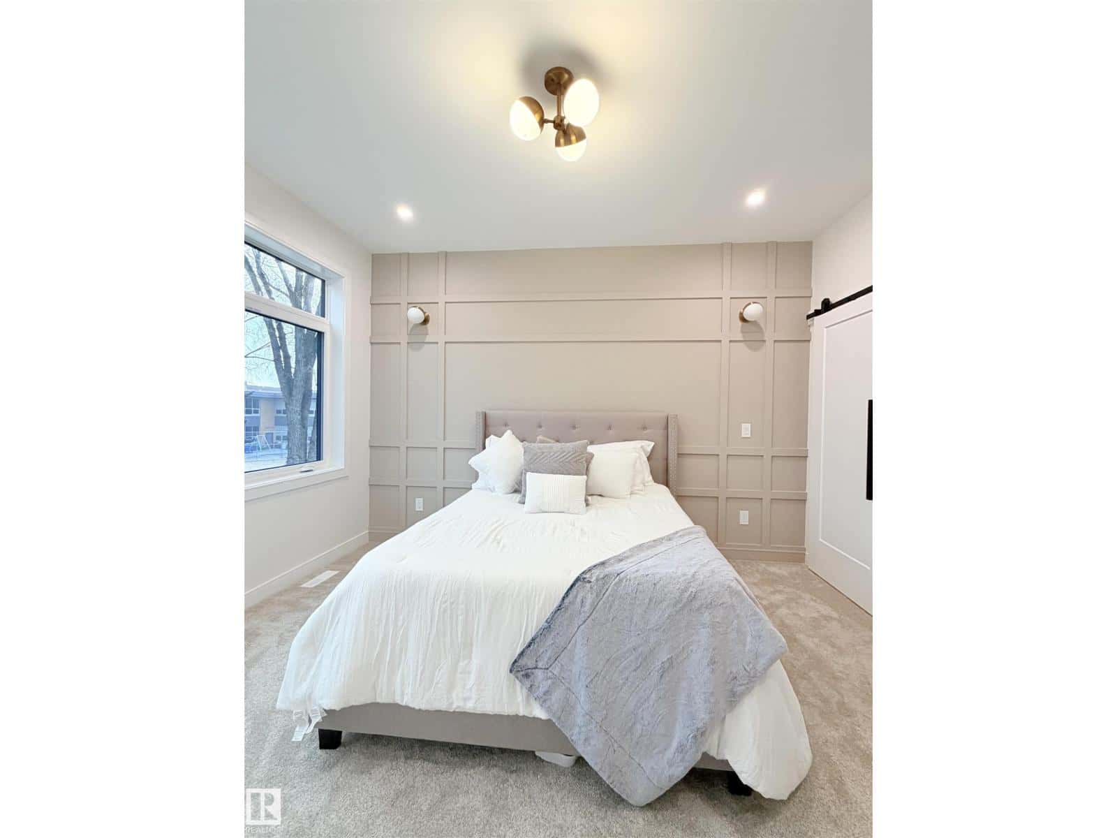 7942 89 AV NW — Edmonton, Alberta - Photo 2 of 25