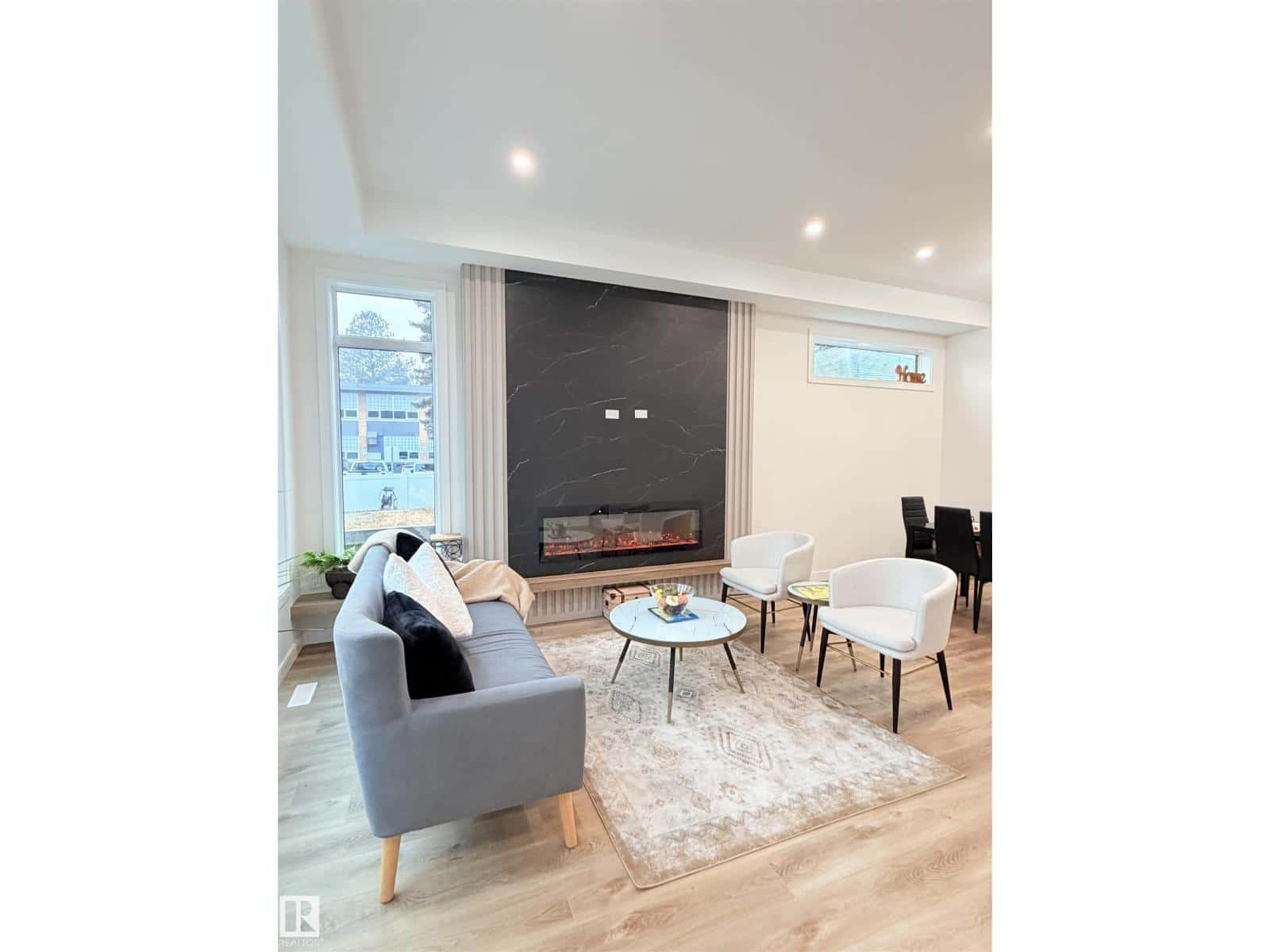 7942 89 AV NW — Edmonton, Alberta - Photo 3 of 25