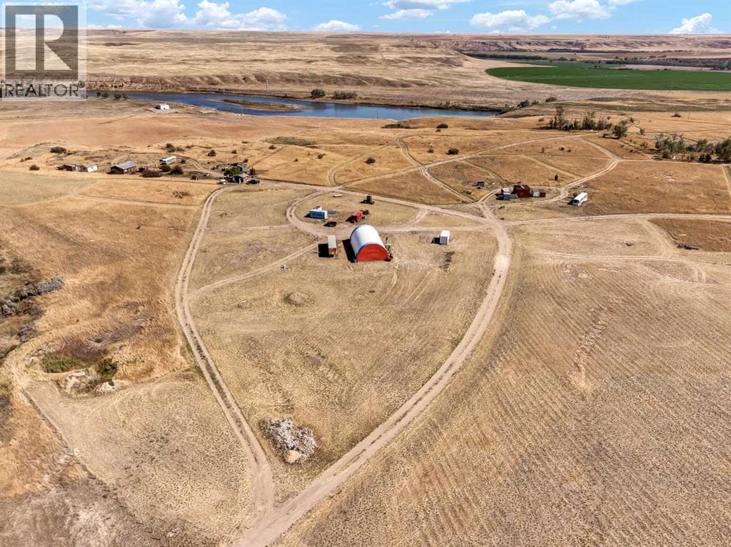 6101 10 Avenue NW — Medicine Hat, Alberta - Main photo