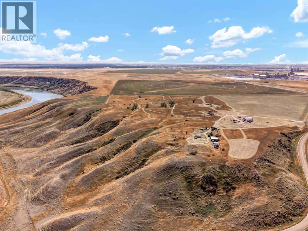 6101 10 Avenue NW — Medicine Hat, Alberta - Photo 3 of 15