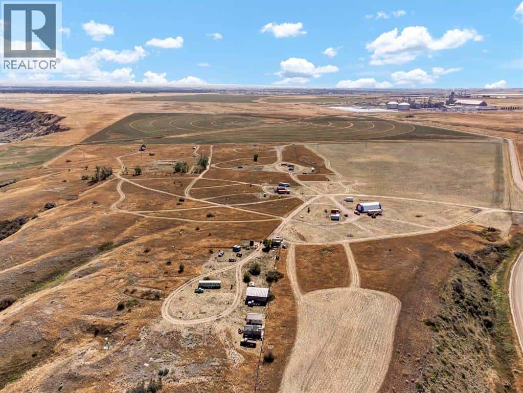 6101 10 Avenue NW — Medicine Hat, Alberta - Photo 4 of 15