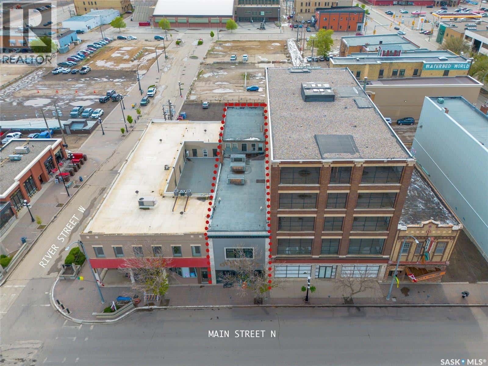 110 Main STREET N — Moose Jaw, Saskatchewan - Photo 2 of 50