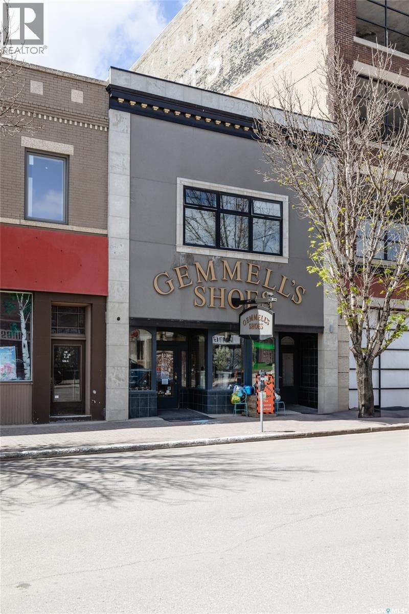 110 Main STREET N — Moose Jaw, Saskatchewan - Main photo