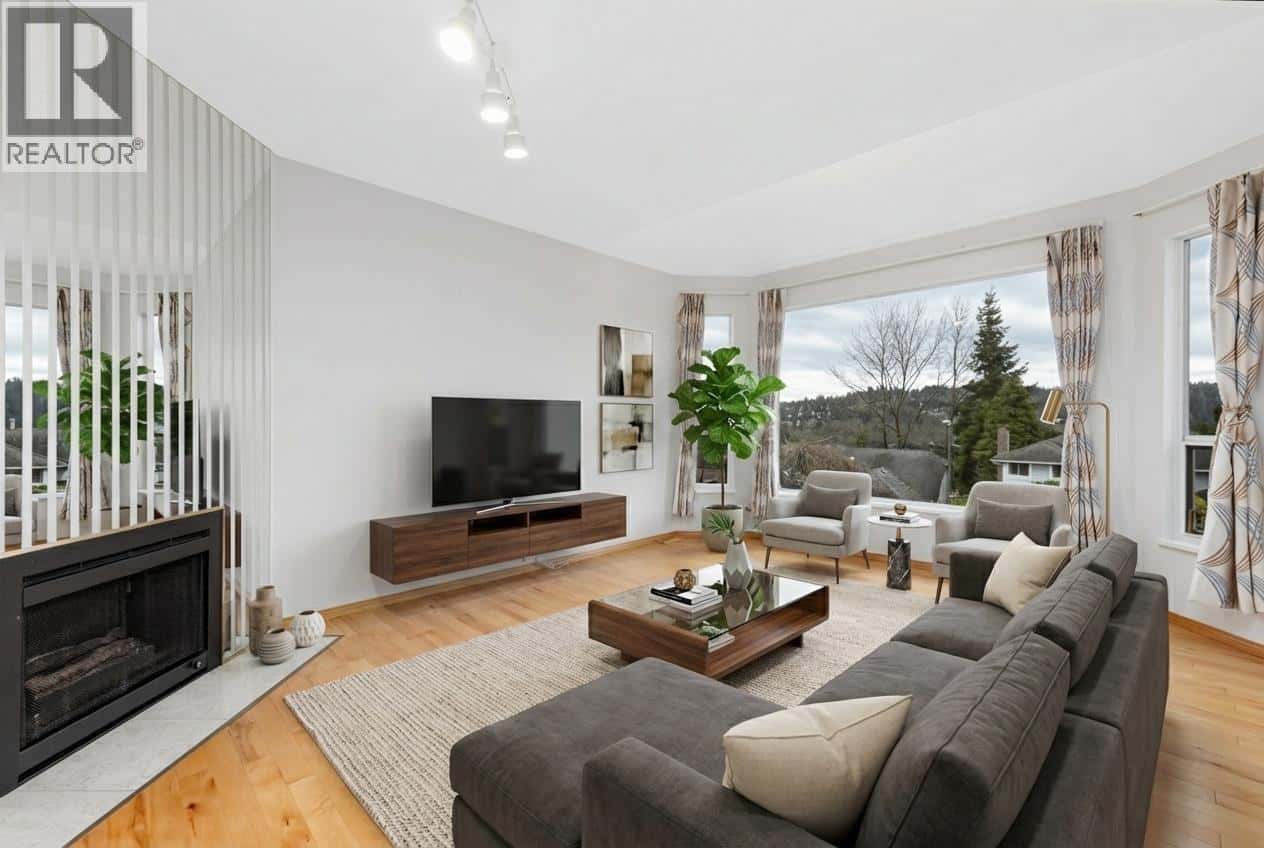 2825 NASH DRIVE — Coquitlam, British Columbia - Photo 4 of 40