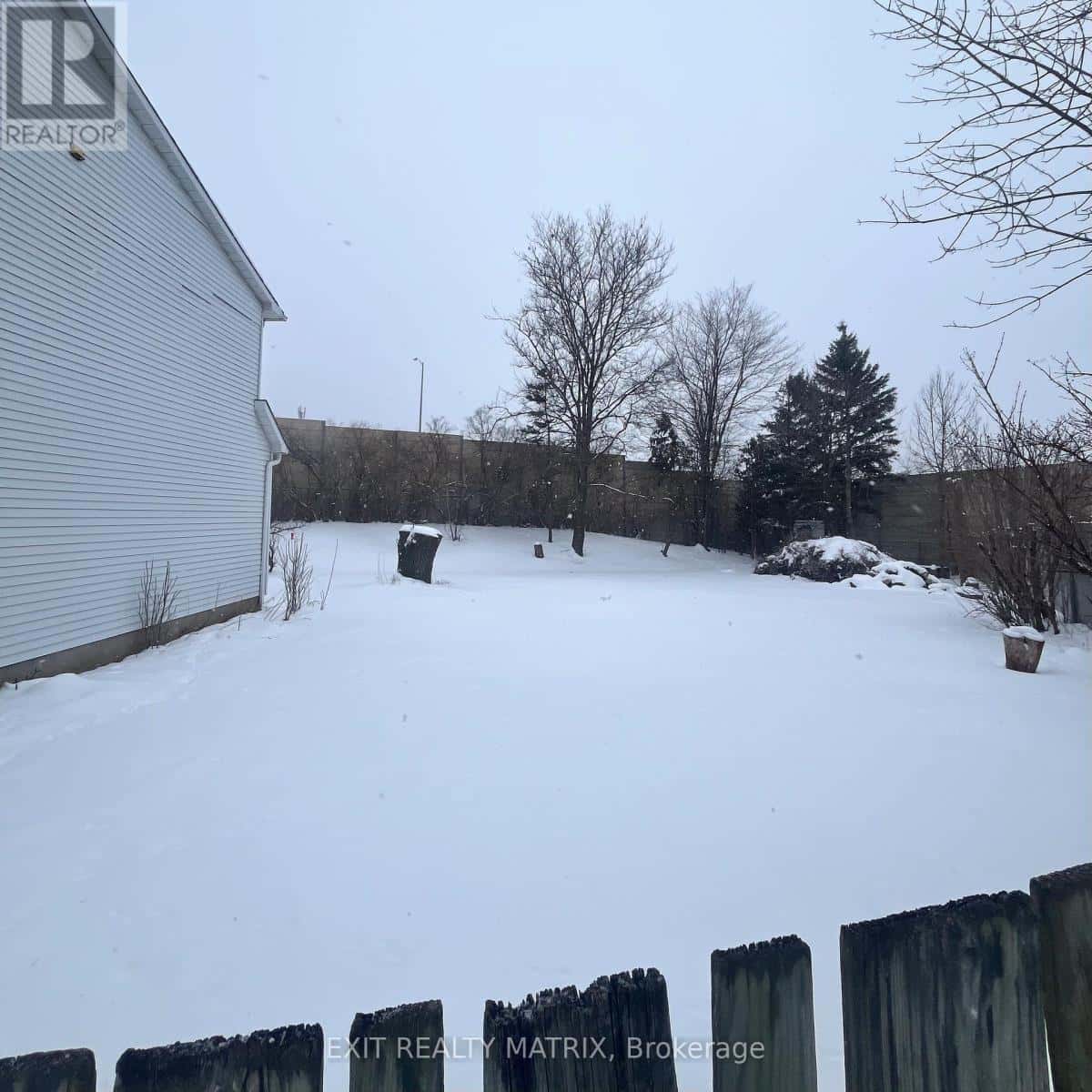 1123 BURGUNDY LANE — Ottawa, Ontario - Photo 3 of 5