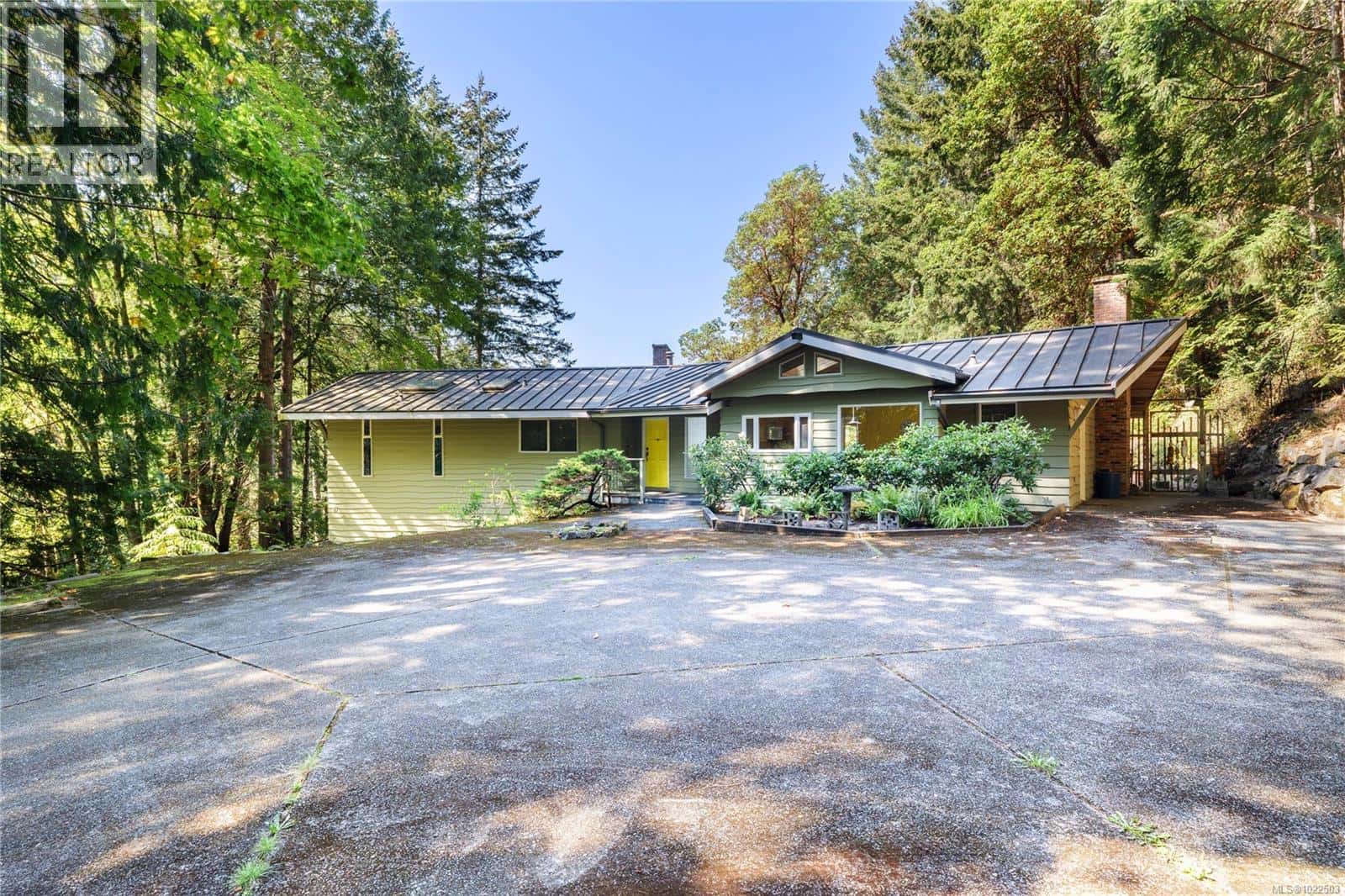 212 Sunset Dr — Salt Spring, British Columbia - Photo 3 of 48