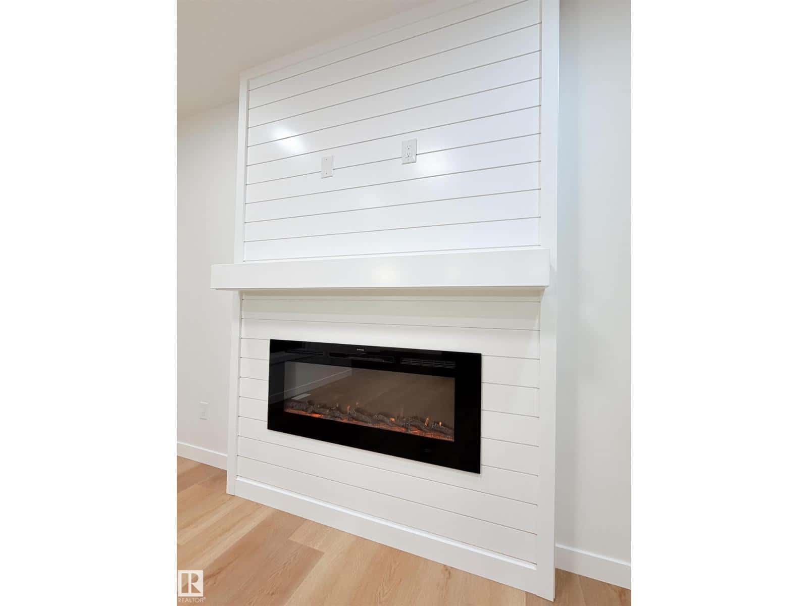 3174 Magpie Way NW NW — Edmonton, Alberta - Photo 3 of 19