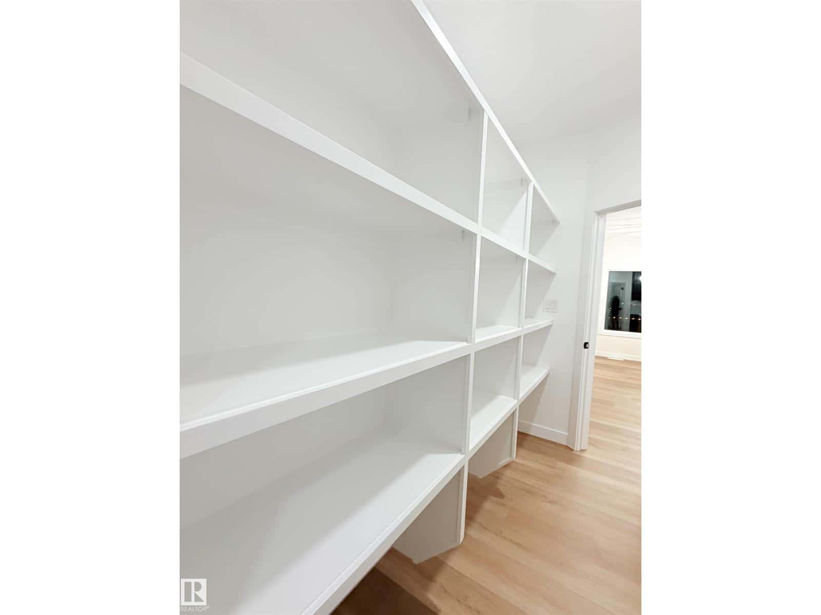 3174 Magpie Way NW NW — Edmonton, Alberta - Photo 5 of 19