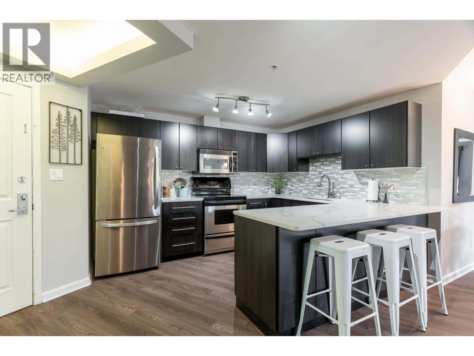 A306 2099 LOUGHEED HIGHWAY — Port Coquitlam, British Columbia - Photo 2 of 29