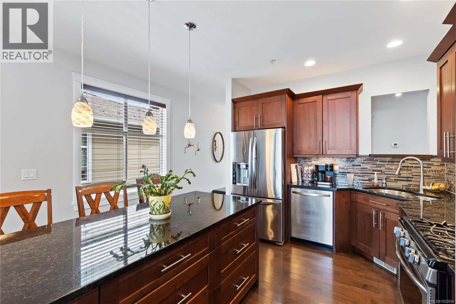 6166 Arlin Pl — Nanaimo, British Columbia - Photo 3 of 51