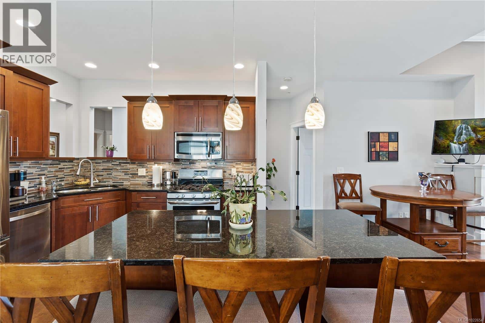 6166 Arlin Pl — Nanaimo, British Columbia - Photo 4 of 51