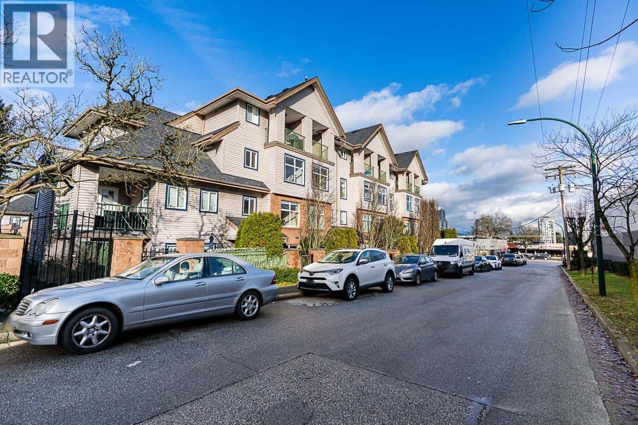 211 5625 SENLAC STREET — Vancouver, British Columbia - Photo 4 of 40